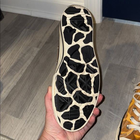 Lightly worn converse Giraffe sneakers - size 7 women’s/5 men’s - Picture 7 of 8